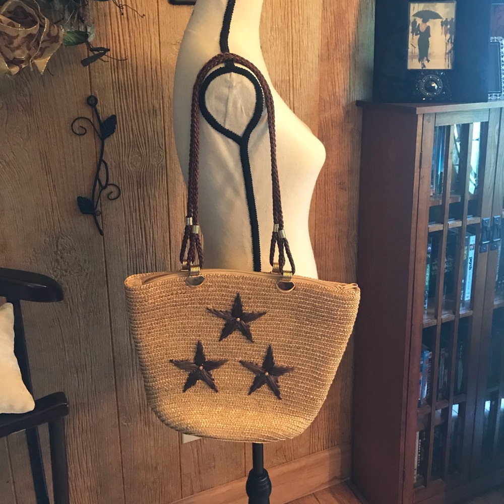 Worthington straw weave vintage shoulder bag.